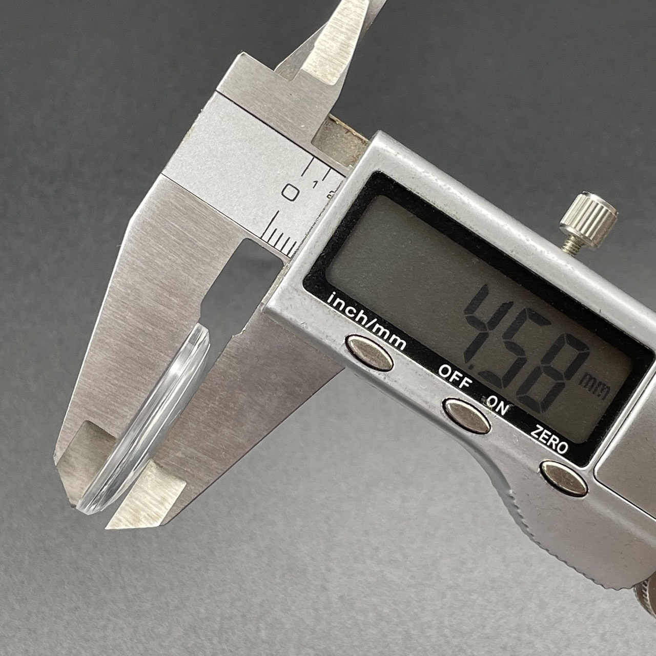 Acryl plastic dekselvormig hor - Exhibition Caseback recensie en prijs