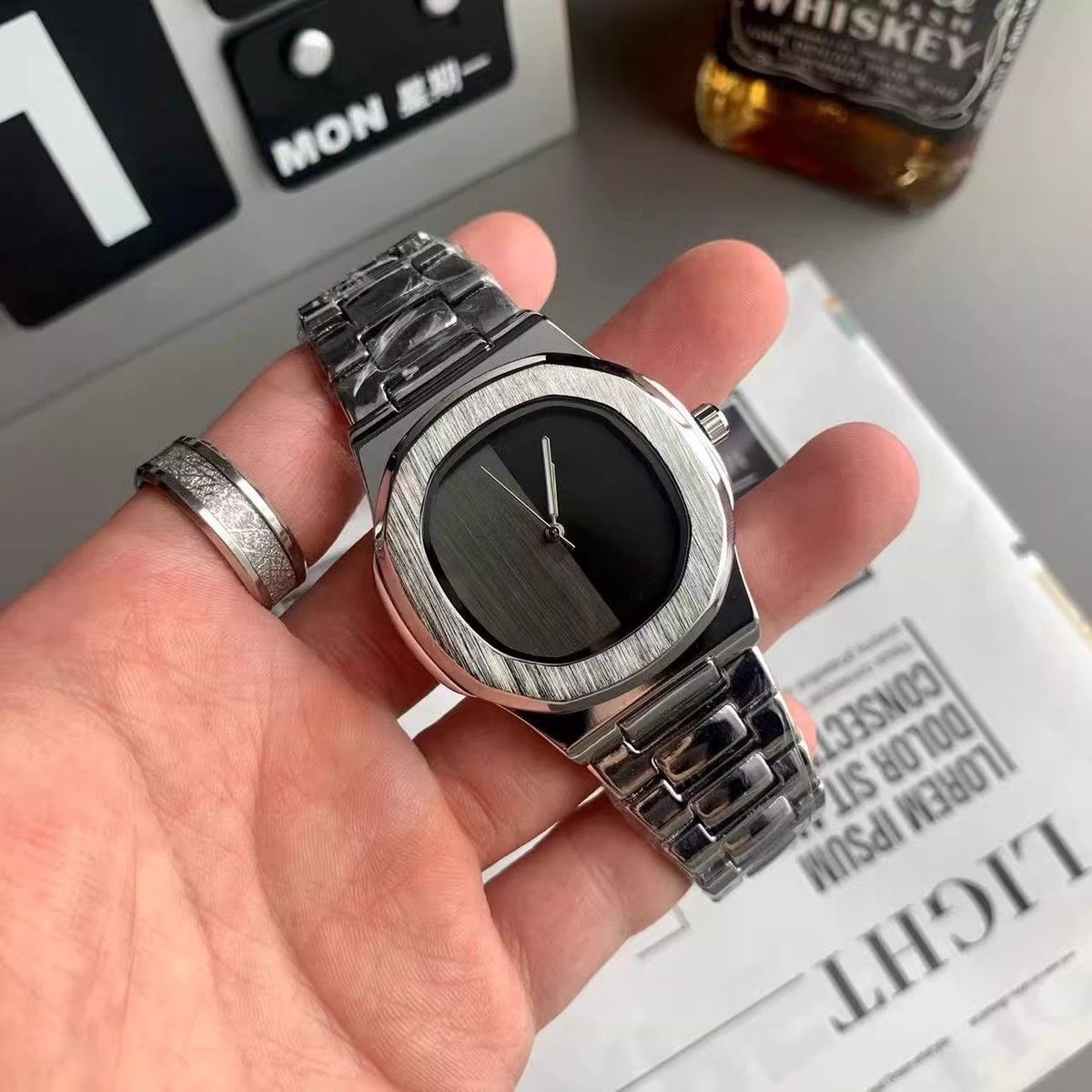 Herenuurwerk met eigen logo, m - Luxury Watch Brands recensie en prijs