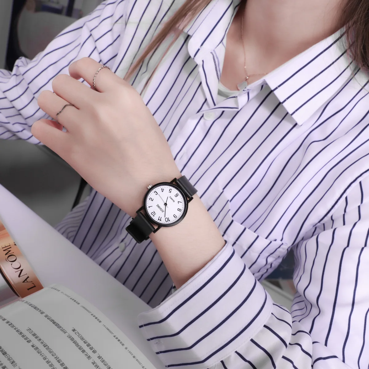 Eenvoudige zwarte horloge quar - Luxury Women'S Watch recensie en prijs